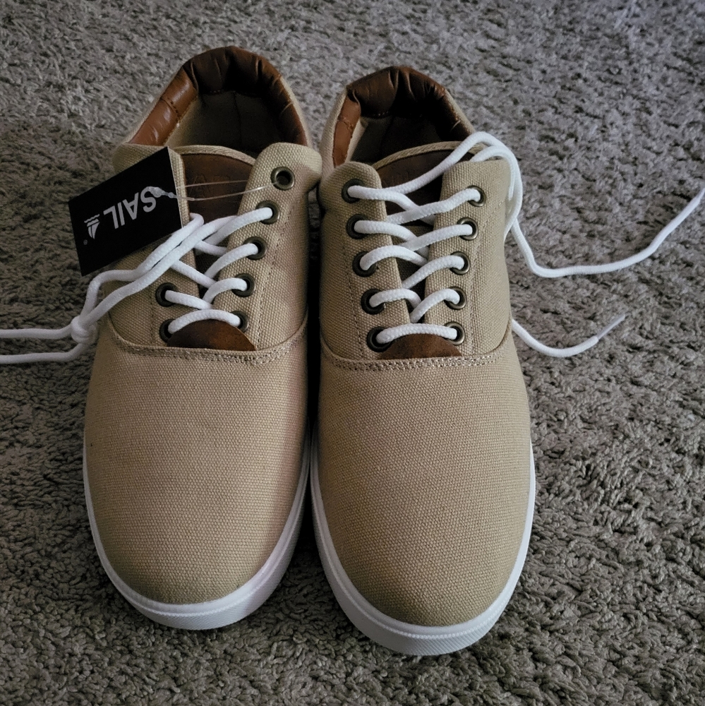 New Sail Shoes Size 7 (Men)